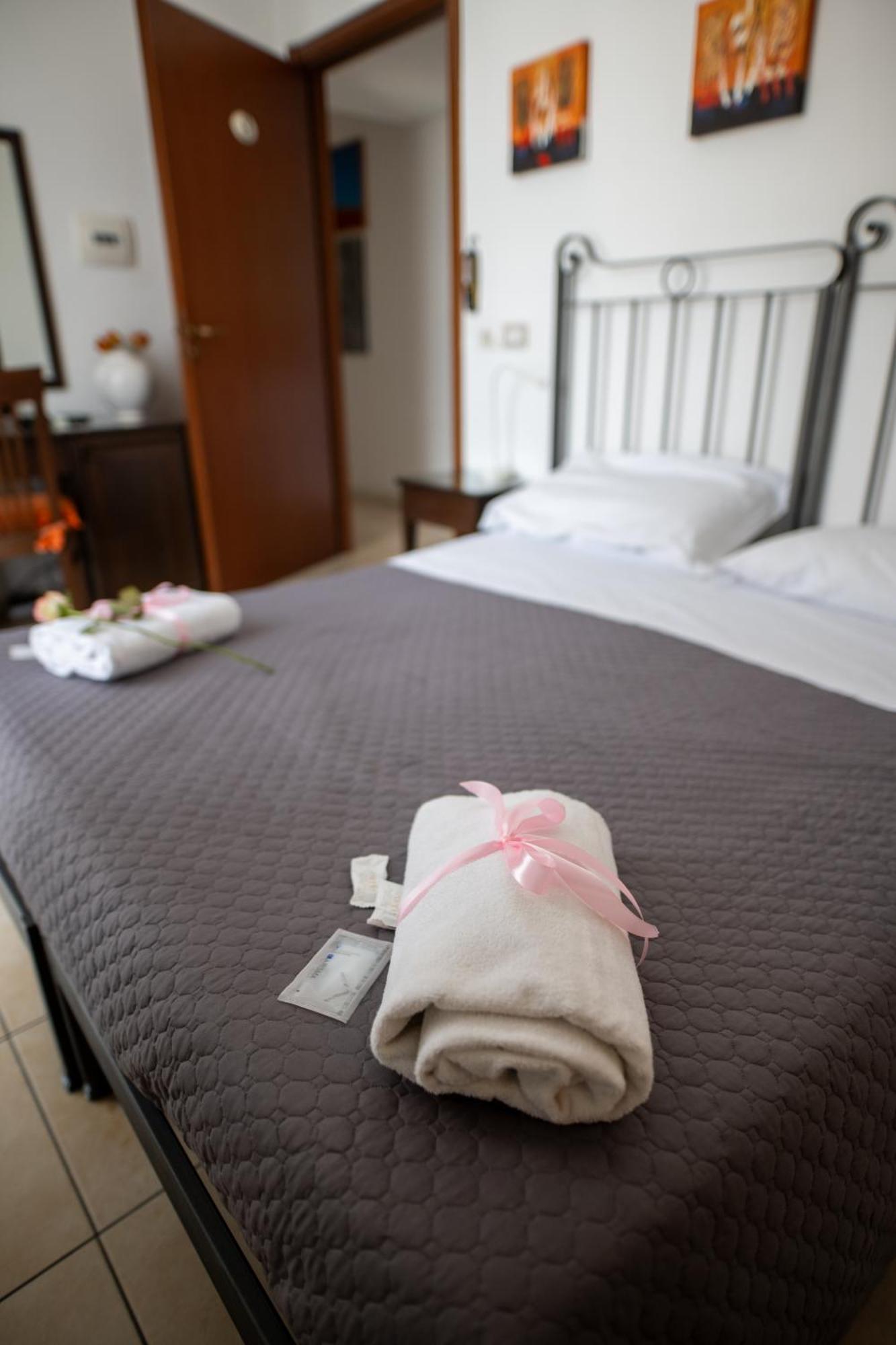 B&B Regina Carolina กัลตาจีโรเน ภายนอก รูปภาพ