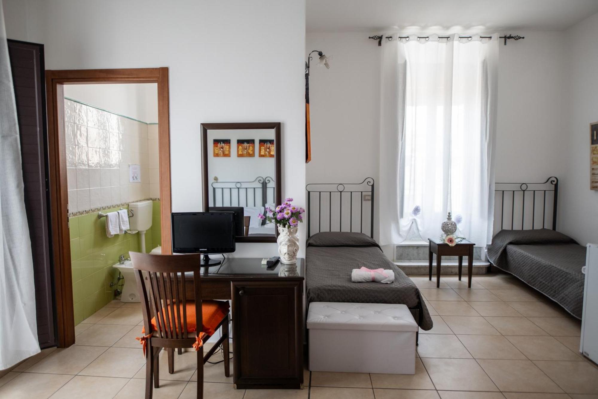 B&B Regina Carolina กัลตาจีโรเน ภายนอก รูปภาพ
