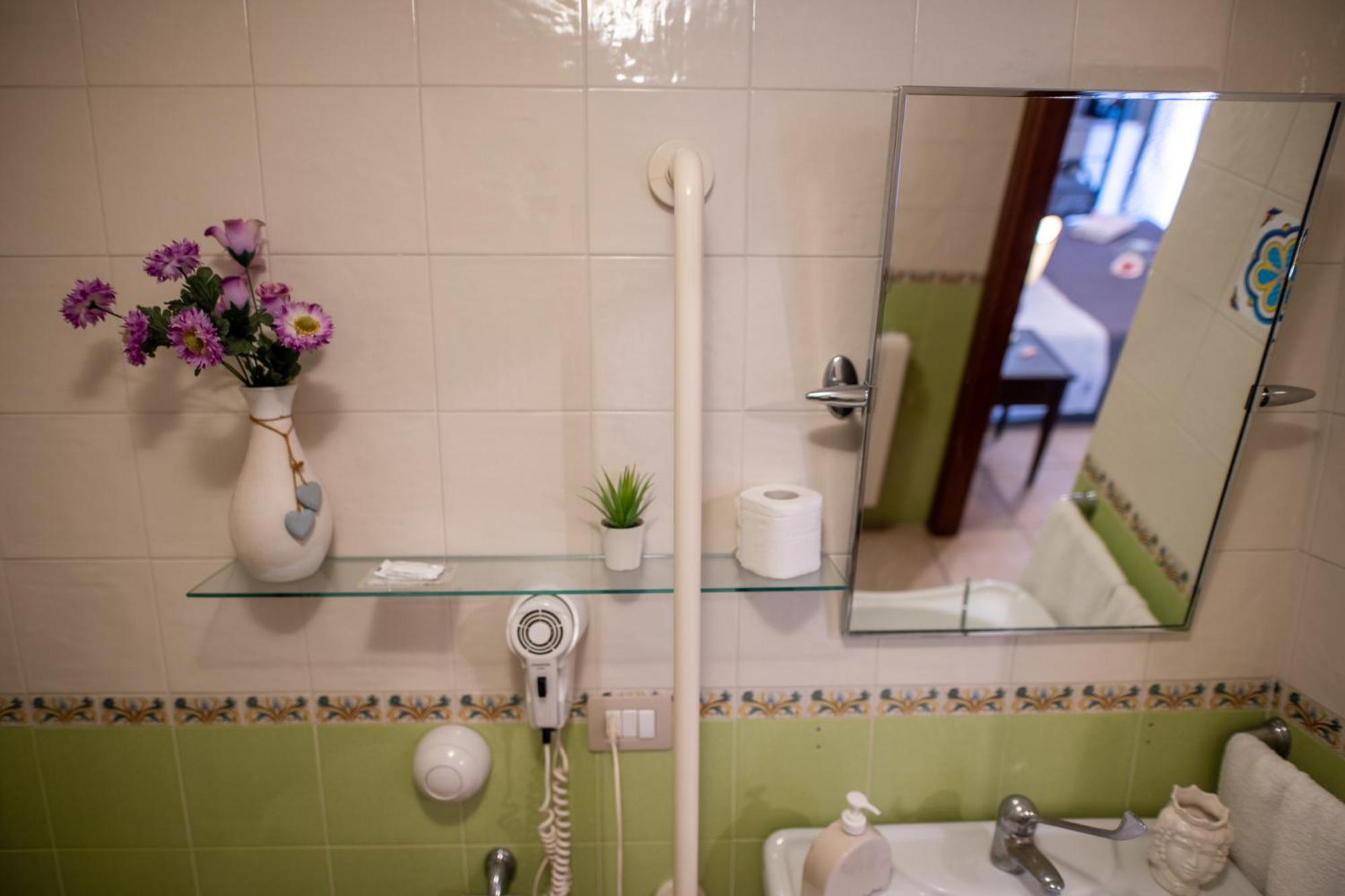B&B Regina Carolina กัลตาจีโรเน ภายนอก รูปภาพ