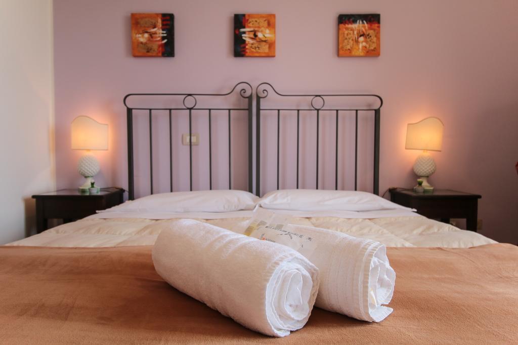 B&B Regina Carolina กัลตาจีโรเน ภายนอก รูปภาพ
