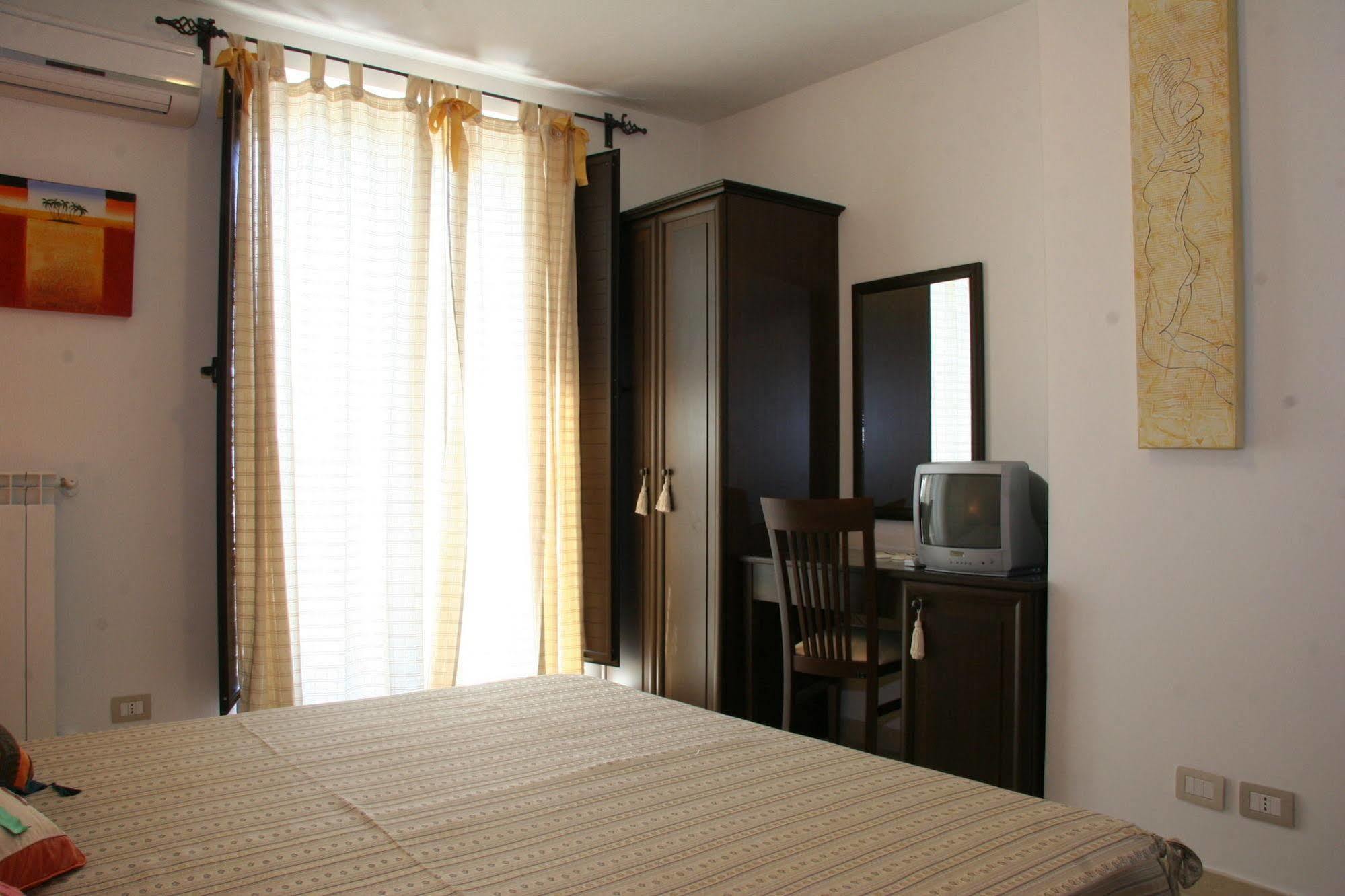 B&B Regina Carolina กัลตาจีโรเน ภายนอก รูปภาพ